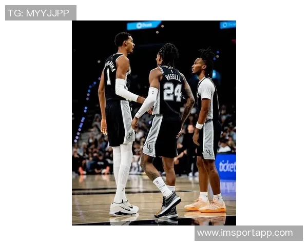 文班亚马砍下24分15板表现惊艳马刺新赛季比赛引发广泛关注