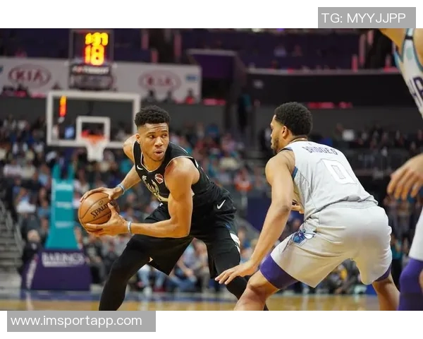 字母哥荣膺五大荣誉成就欧锦赛季军总冠军NBA杯双料MVP与DPOY三兄弟同队共创辉煌