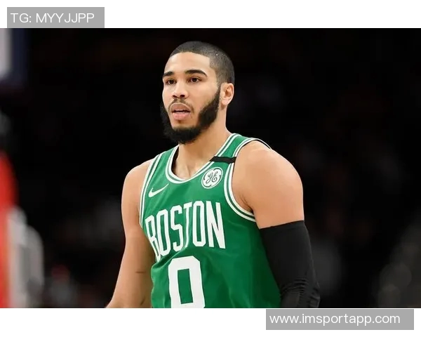 三球本赛季表现下滑愿意离队场均216分69板96助命中率创生涯新低