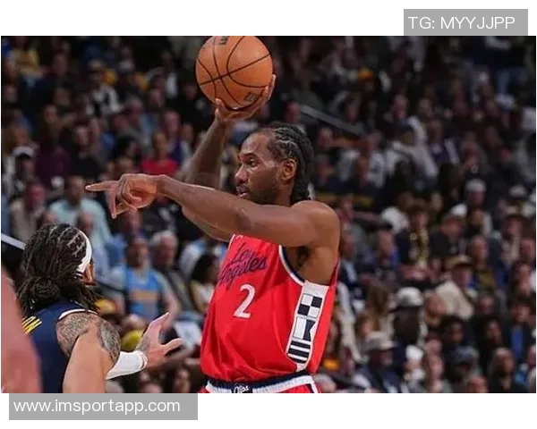 莱昂纳德全场高效发挥助球队锁定胜局30分11板4助攻展现统治力